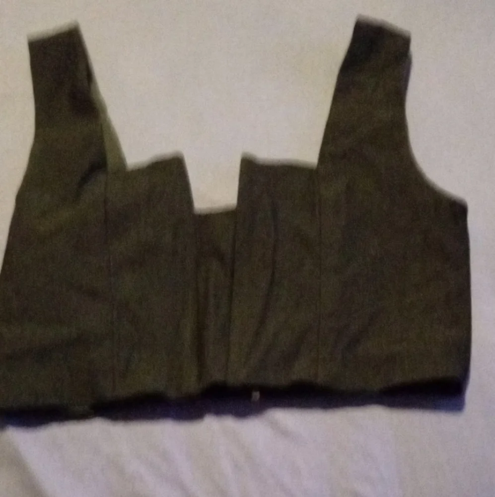 A cropped tank top🔥 - Picture 3 of 5